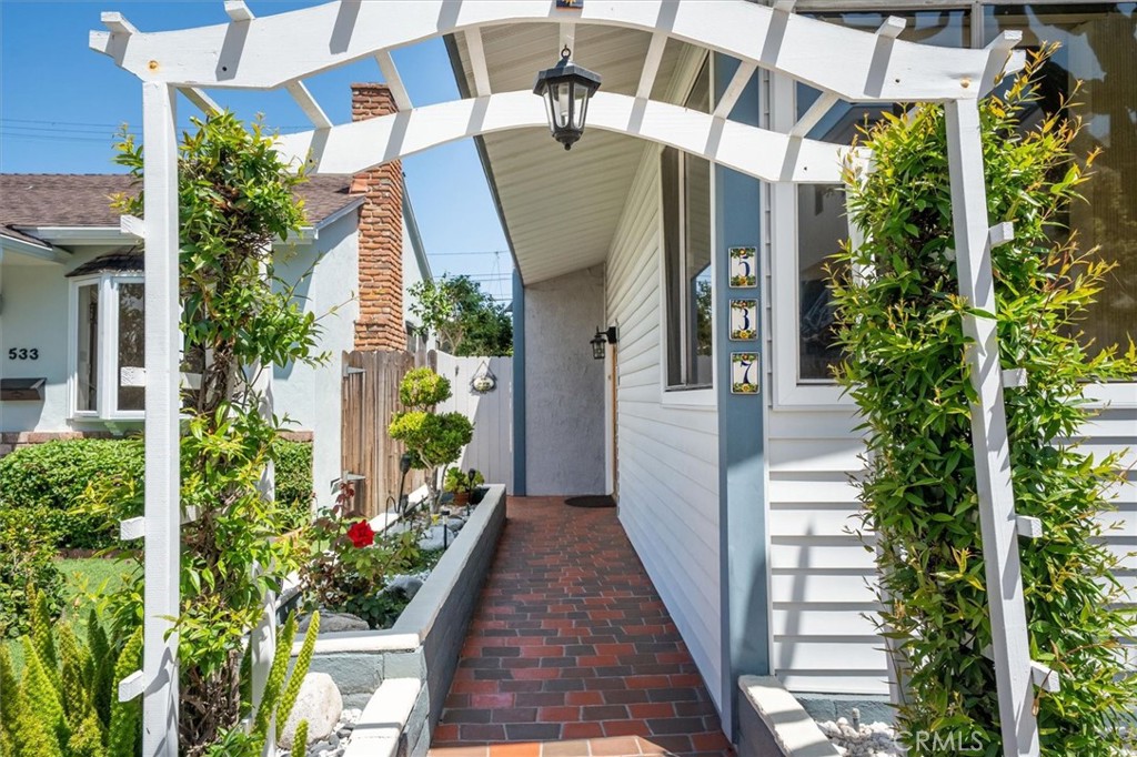 537 3rd Street Manhattan Beach, CA 90266 - Photo 3 of 37