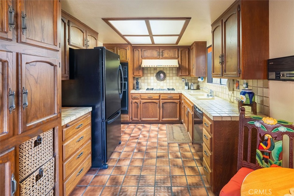 537 3rd Street Manhattan Beach, CA 90266 - Photo 10 of 37