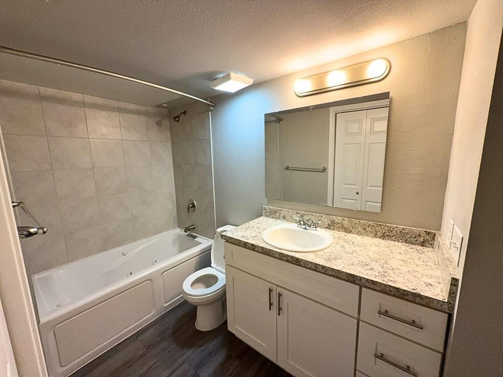 6108 Abrams Road, Unit 222 Dallas, TX 75231 - Photo 9 of 13 Full bath with tub-shower