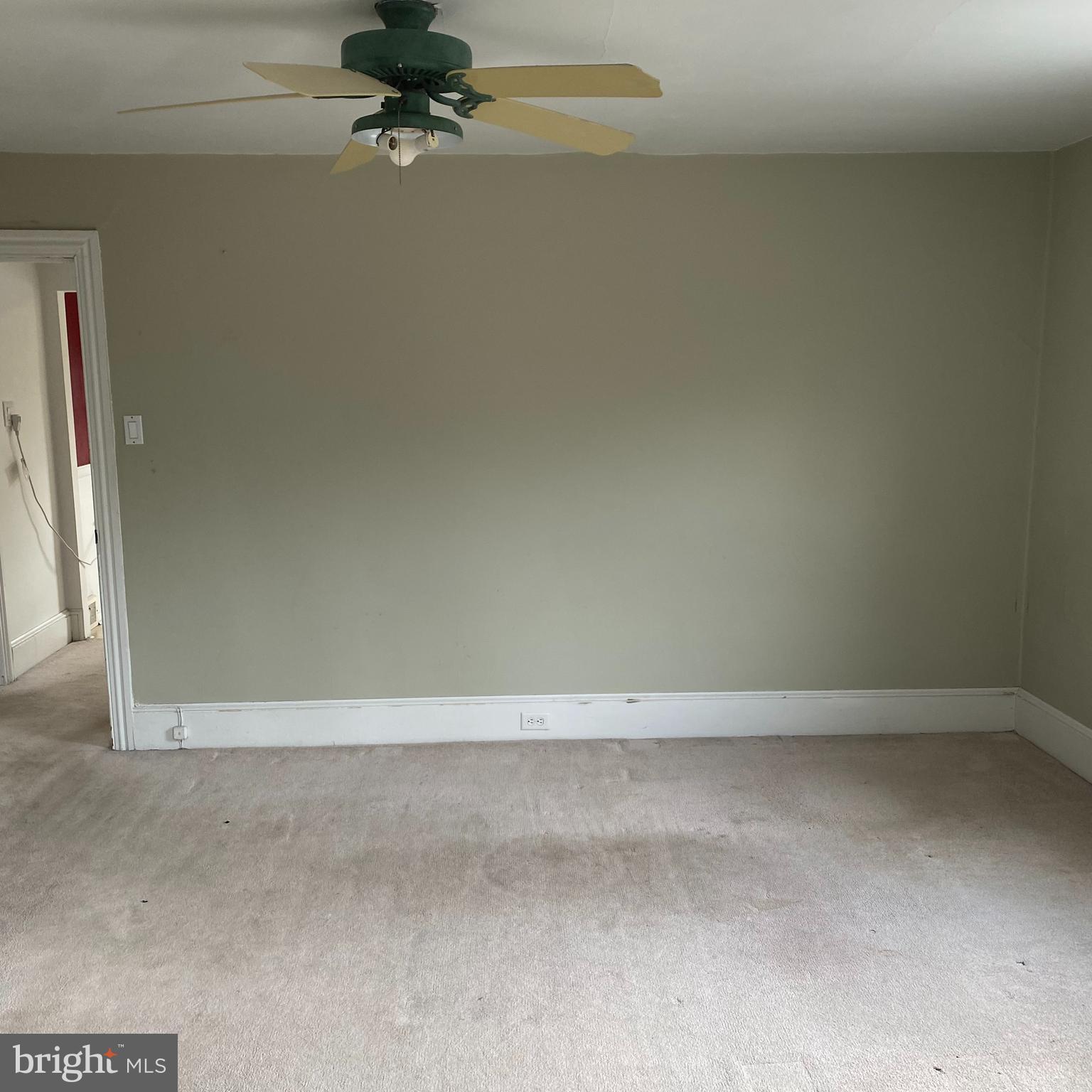 328 328-apt B Broadway Street South, Unit B Pitman, NJ 08071 - Photo 5 of 20 a view of an empty room