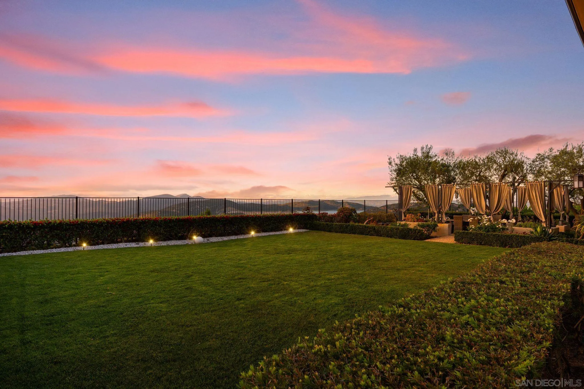 18264 Avenida Manantial Rancho Santa Fe, CA 92067 - Photo 42 of 54