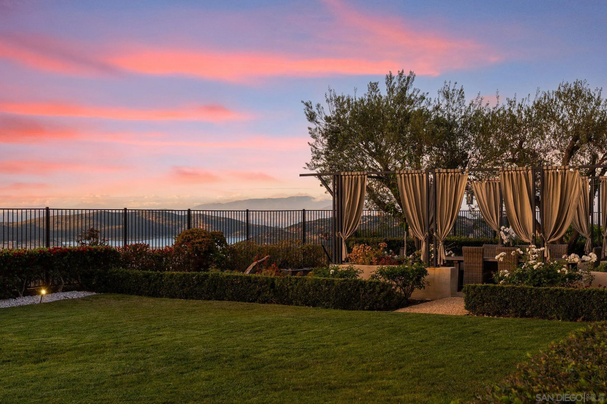 18264 Avenida Manantial Rancho Santa Fe, CA 92067 - Photo 43 of 54
