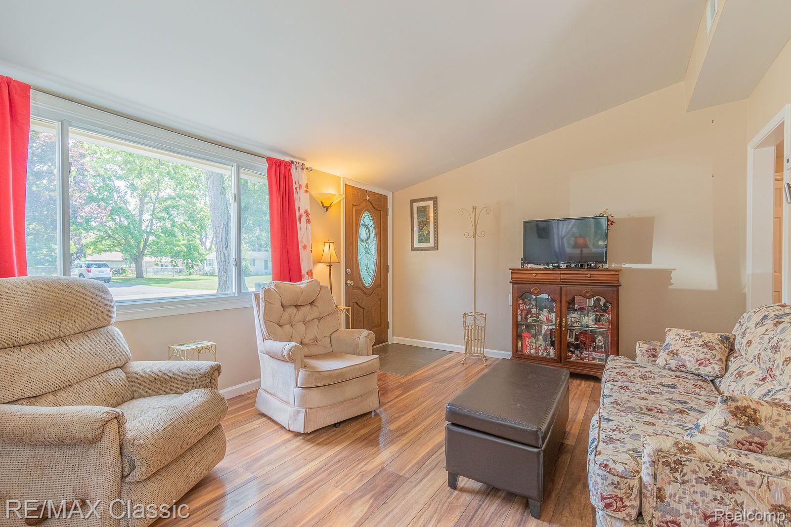 1833 Scheifle Road Walled Lake, MI 48390 - Photo 5 of 31 Gallery Image 5