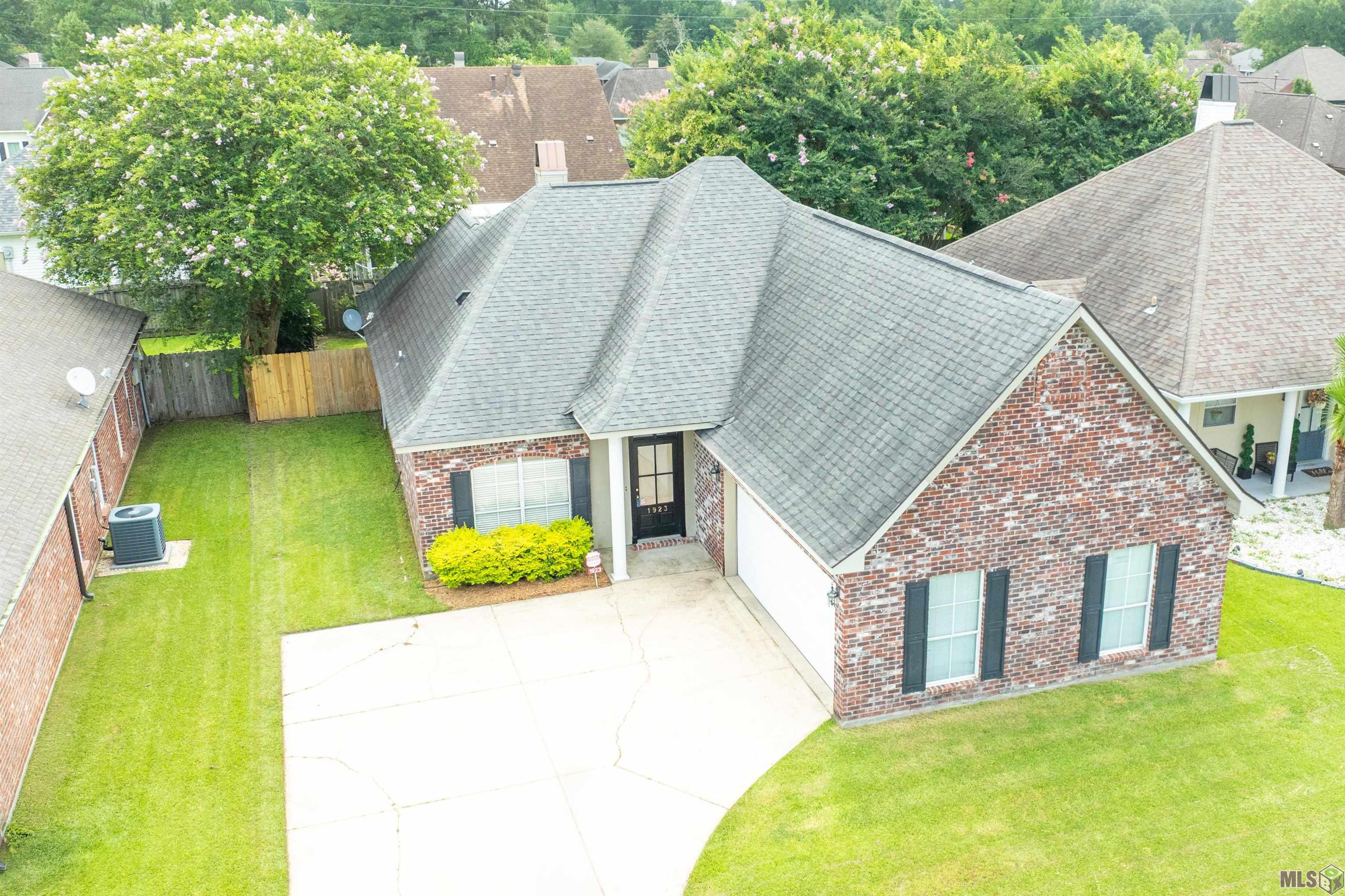1923 Hunters Way Drive Baton Rouge, LA 70816 - Photo 2 of 22