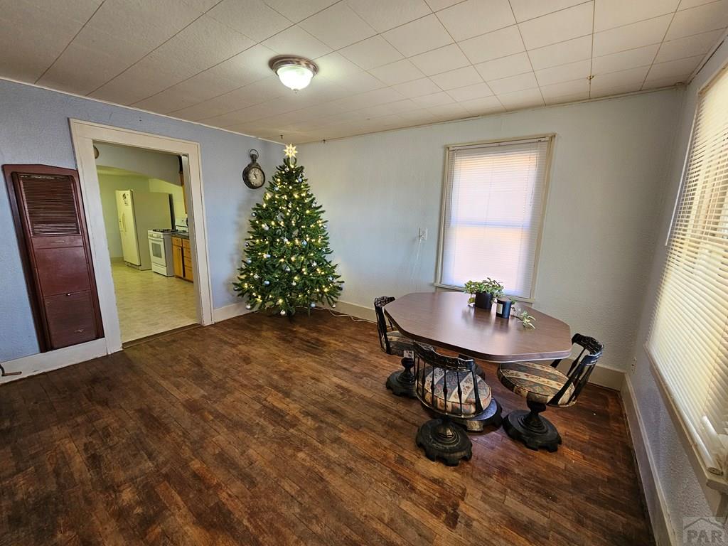1049 Tipton Street Springfield, CO 81073 - Photo 3 of 20 a room with furniture and window