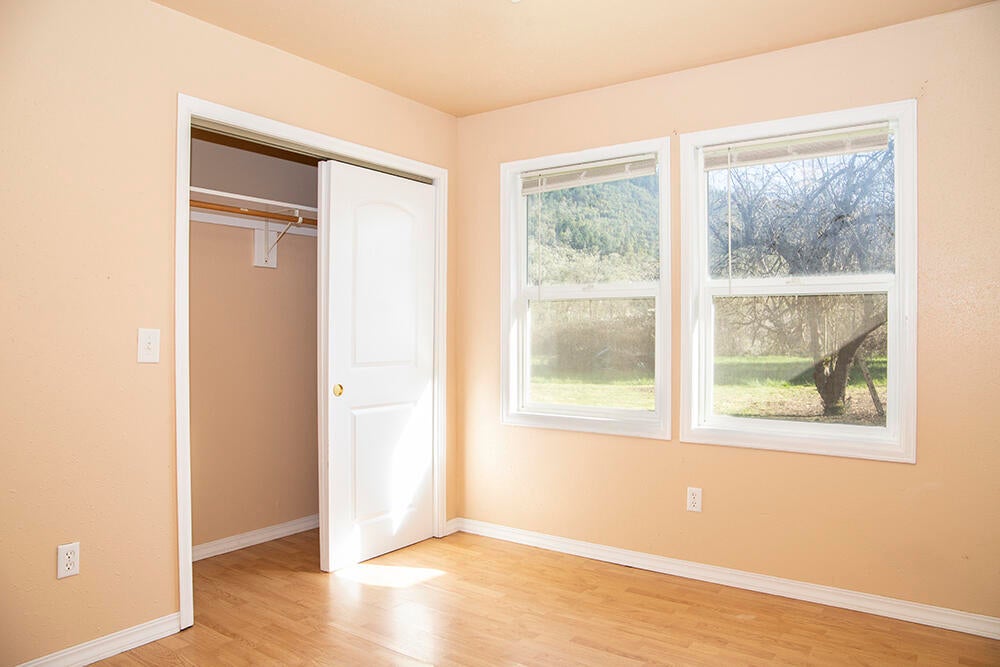 563 Glenbrook Loop Road Riddle, OR 97469 - Photo 20 of 38 19