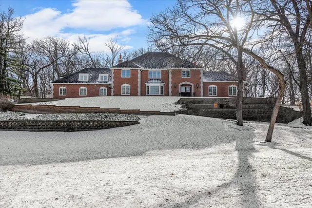 $1,695,000 | 10 Deepwood Road, Barrington Hills, IL 60010