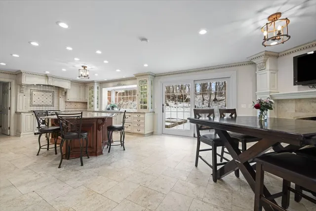 $1,695,000 | 10 Deepwood Road, Barrington Hills, IL 60010