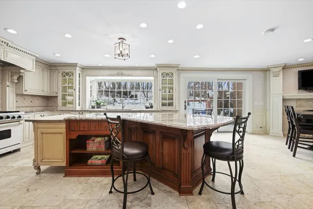 $1,695,000 | 10 Deepwood Road, Barrington Hills, IL 60010