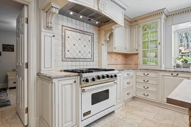 $1,695,000 | 10 Deepwood Road, Barrington Hills, IL 60010