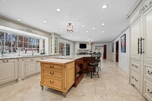 $1,695,000 | 10 Deepwood Road, Barrington Hills, IL 60010