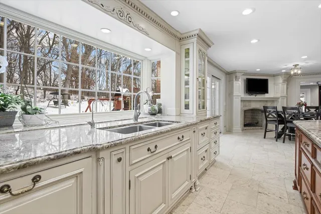 $1,695,000 | 10 Deepwood Road, Barrington Hills, IL 60010