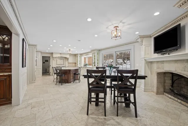 $1,695,000 | 10 Deepwood Road, Barrington Hills, IL 60010