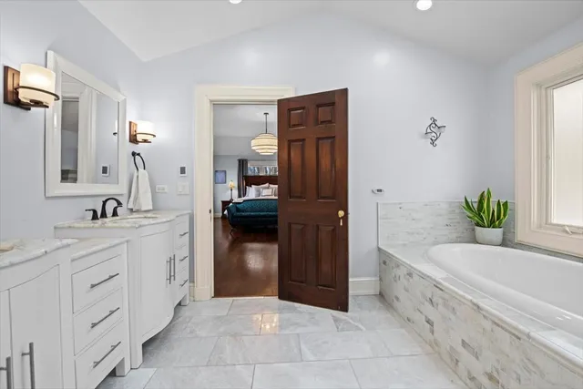 $1,695,000 | 10 Deepwood Road, Barrington Hills, IL 60010