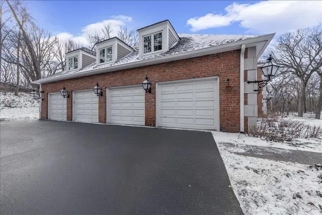 $1,695,000 | 10 Deepwood Road, Barrington Hills, IL 60010