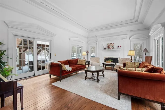 $1,695,000 | 10 Deepwood Road, Barrington Hills, IL 60010