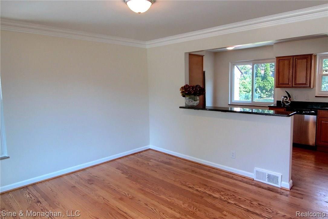 580 Roslyn Road Grosse Pointe, MI 48236 - Photo 11 of 29 Dining_Room.jpg