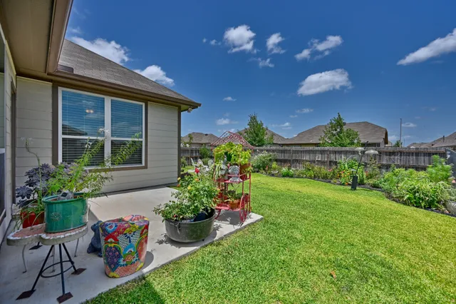 $325,000 | 1009 Old Vine Road, Brenham, TX 77833