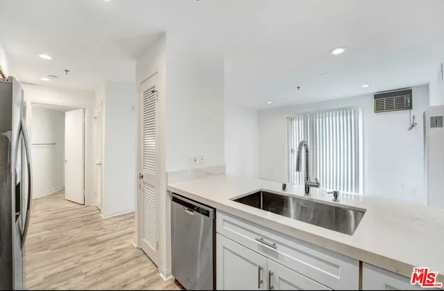 $2,650 | 2301 Santa Monica Boulevard, Unit 202, Santa Monica, CA 90404