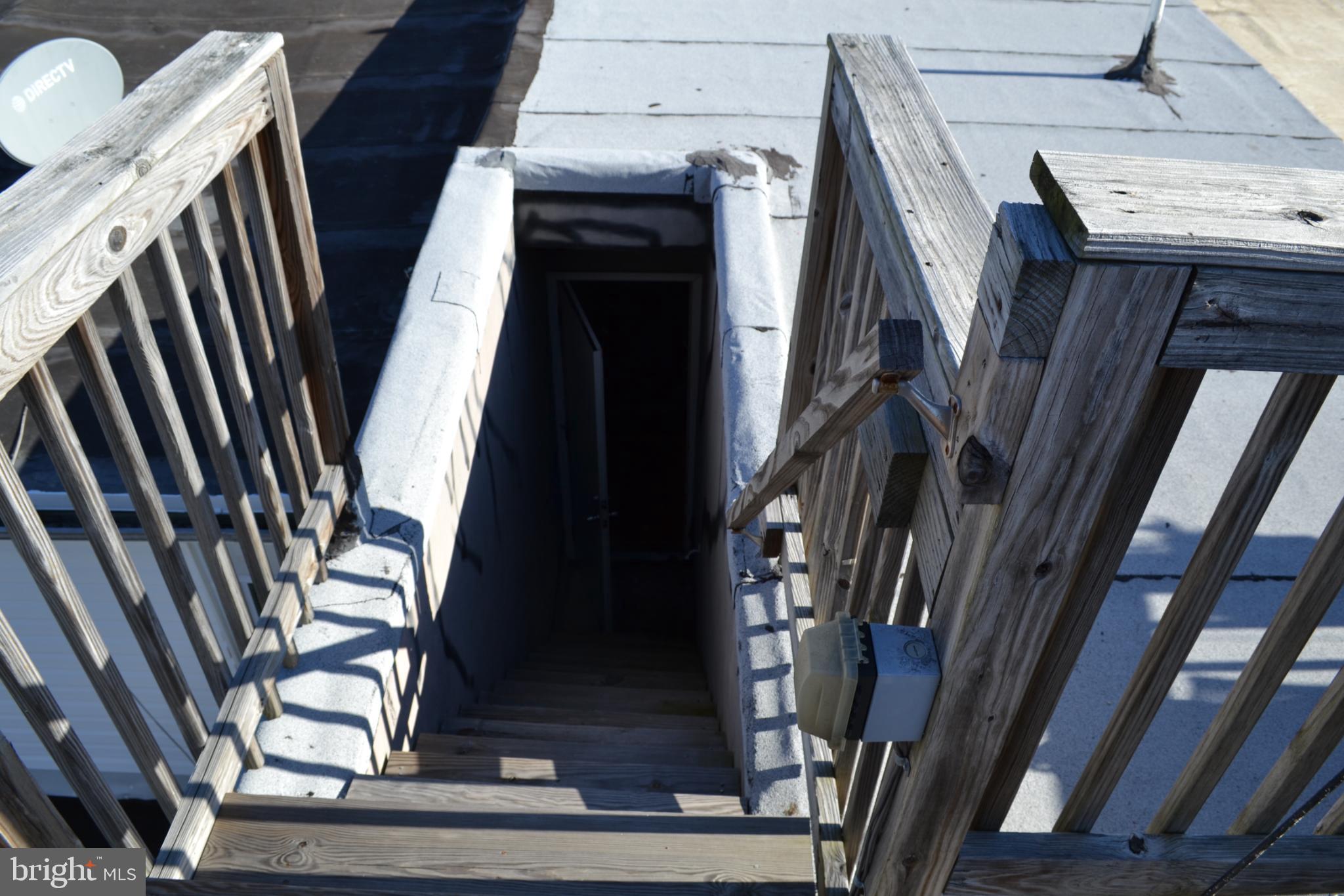 1410 North Bond Street Baltimore, MD 21213 - Photo 20 of 26 a view of an entryway
