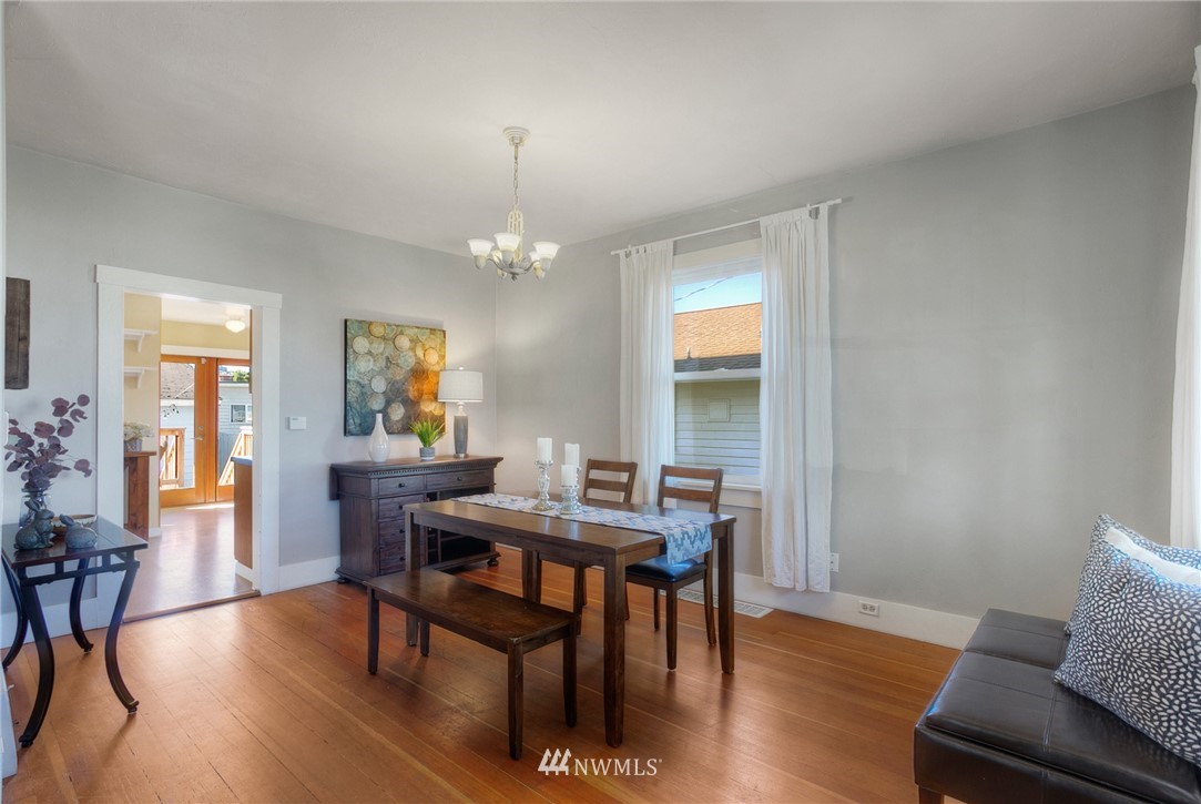 243 Wells Avenue North Renton, WA 98057 - Photo 4 of 34 Gallery Image 4
