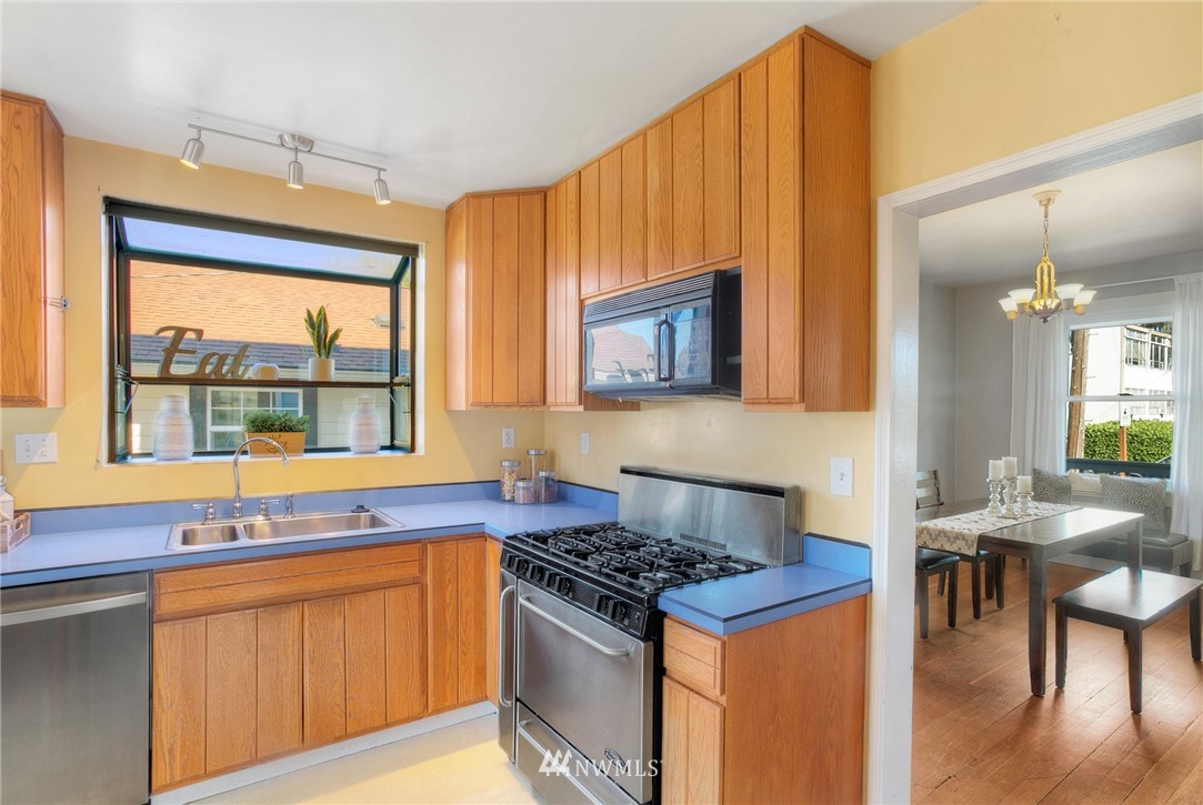 243 Wells Avenue North Renton, WA 98057 - Photo 8 of 34 Gallery Image 8