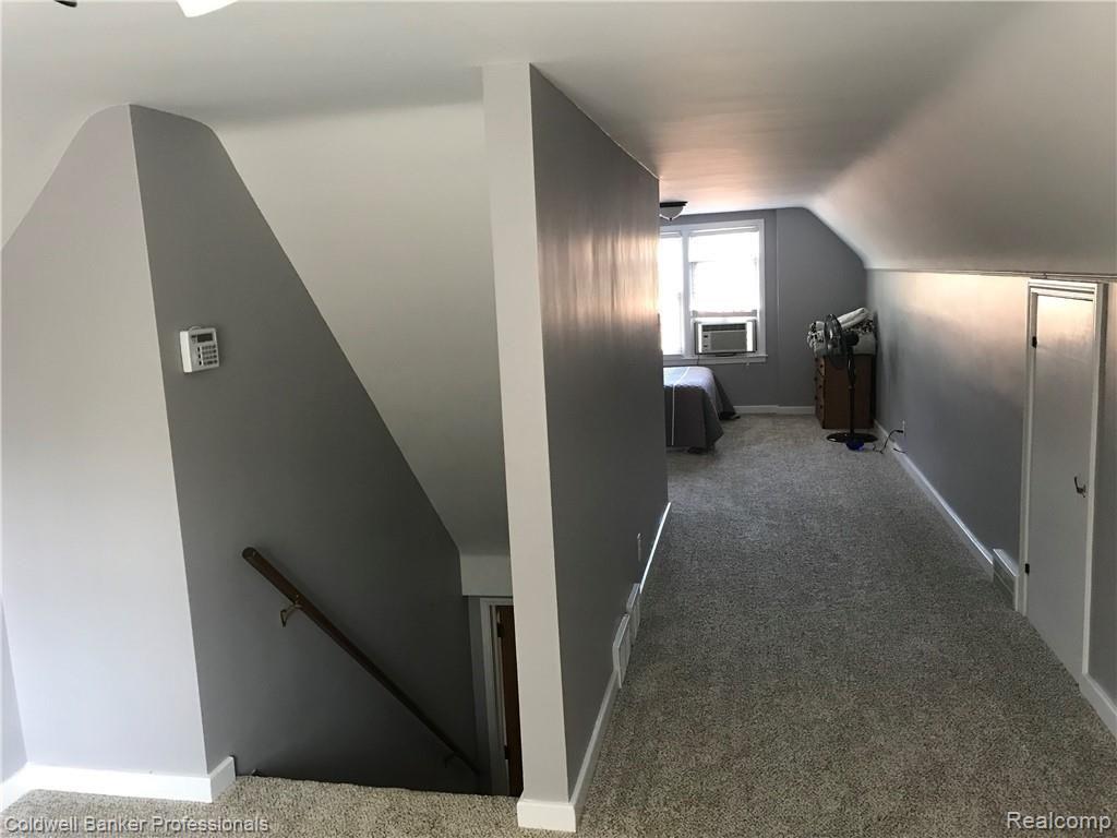 1002 Hawthorne Road Grosse Pointe Woods, MI 48236 - Photo 15 of 26