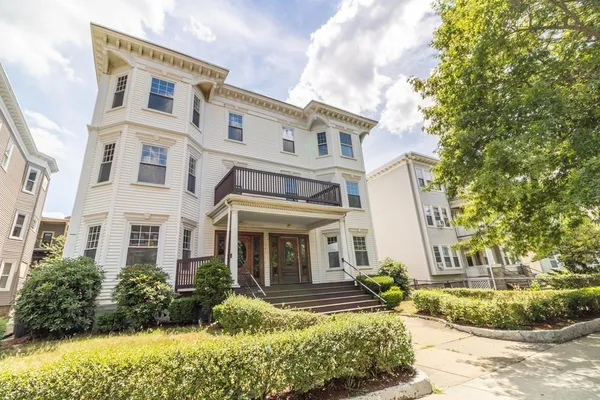 $3,800 | 789 Columbia Road, Unit 3, Boston, MA 02125