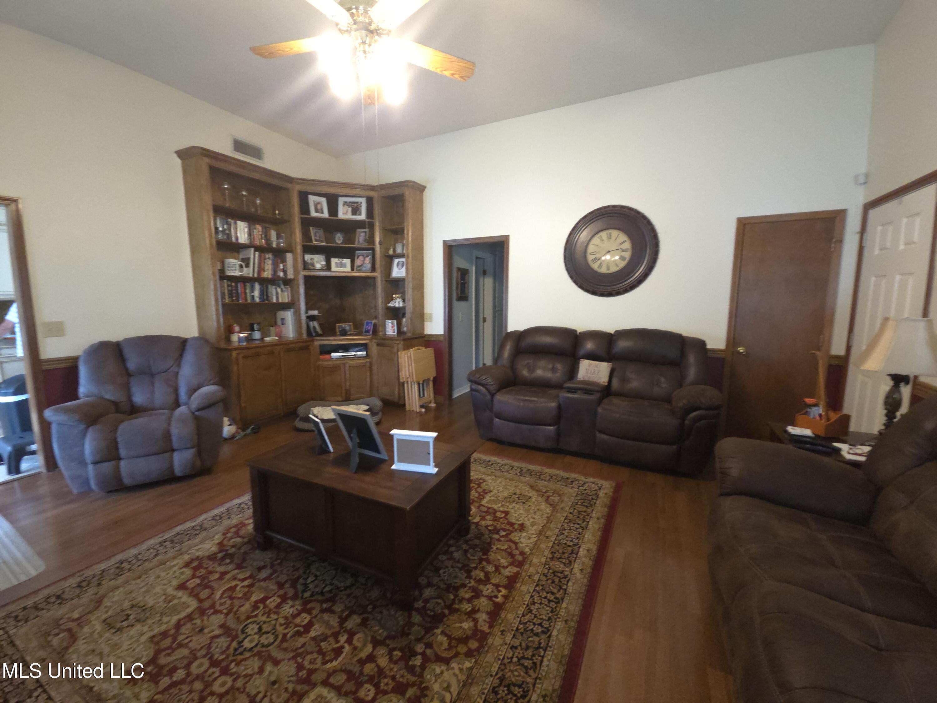 550 Pecan Boulevard Brandon, MS 39042 - Photo 12 of 30 20250814_144010