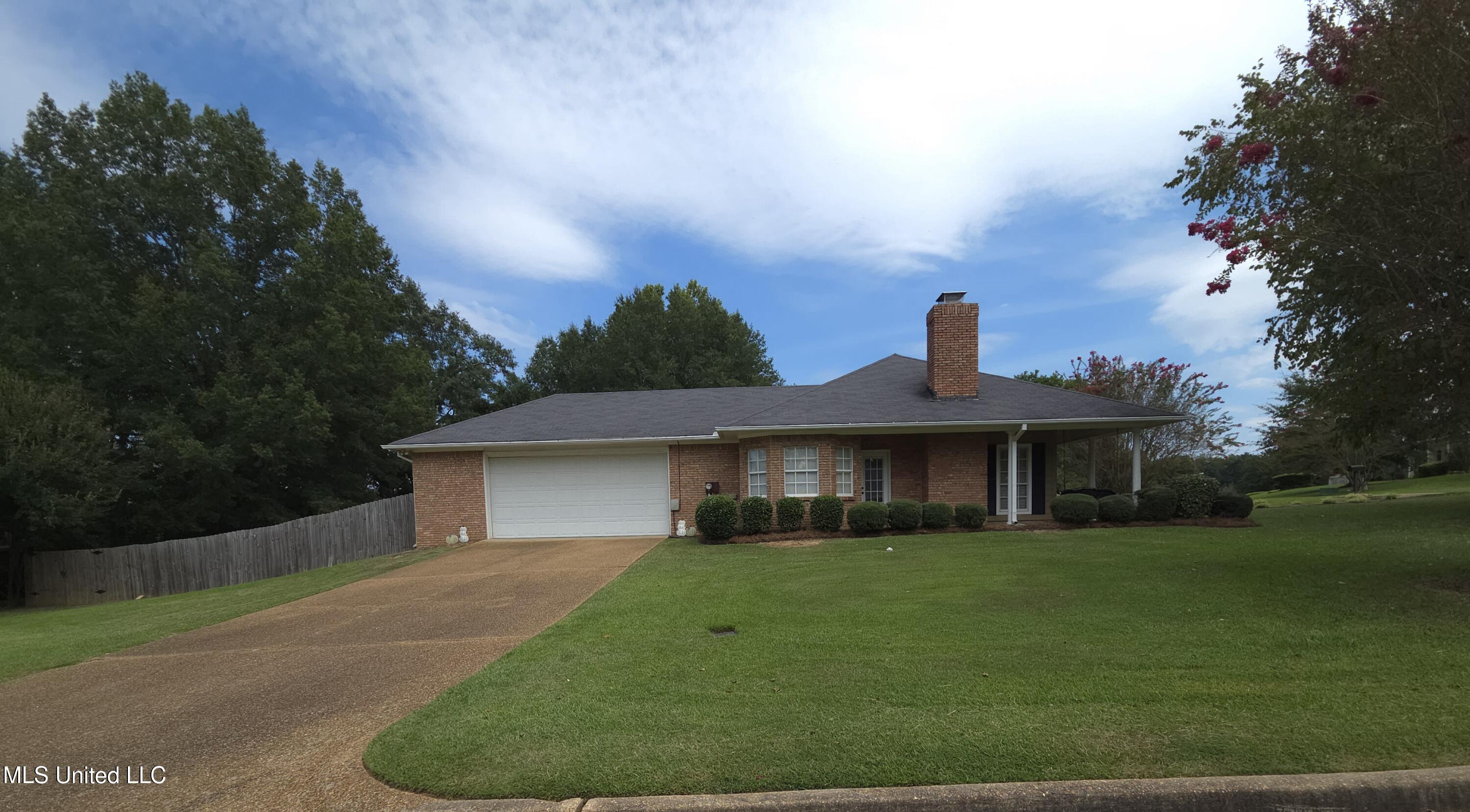550 Pecan Boulevard Brandon, MS 39042 - Photo 5 of 30 20250827_141818