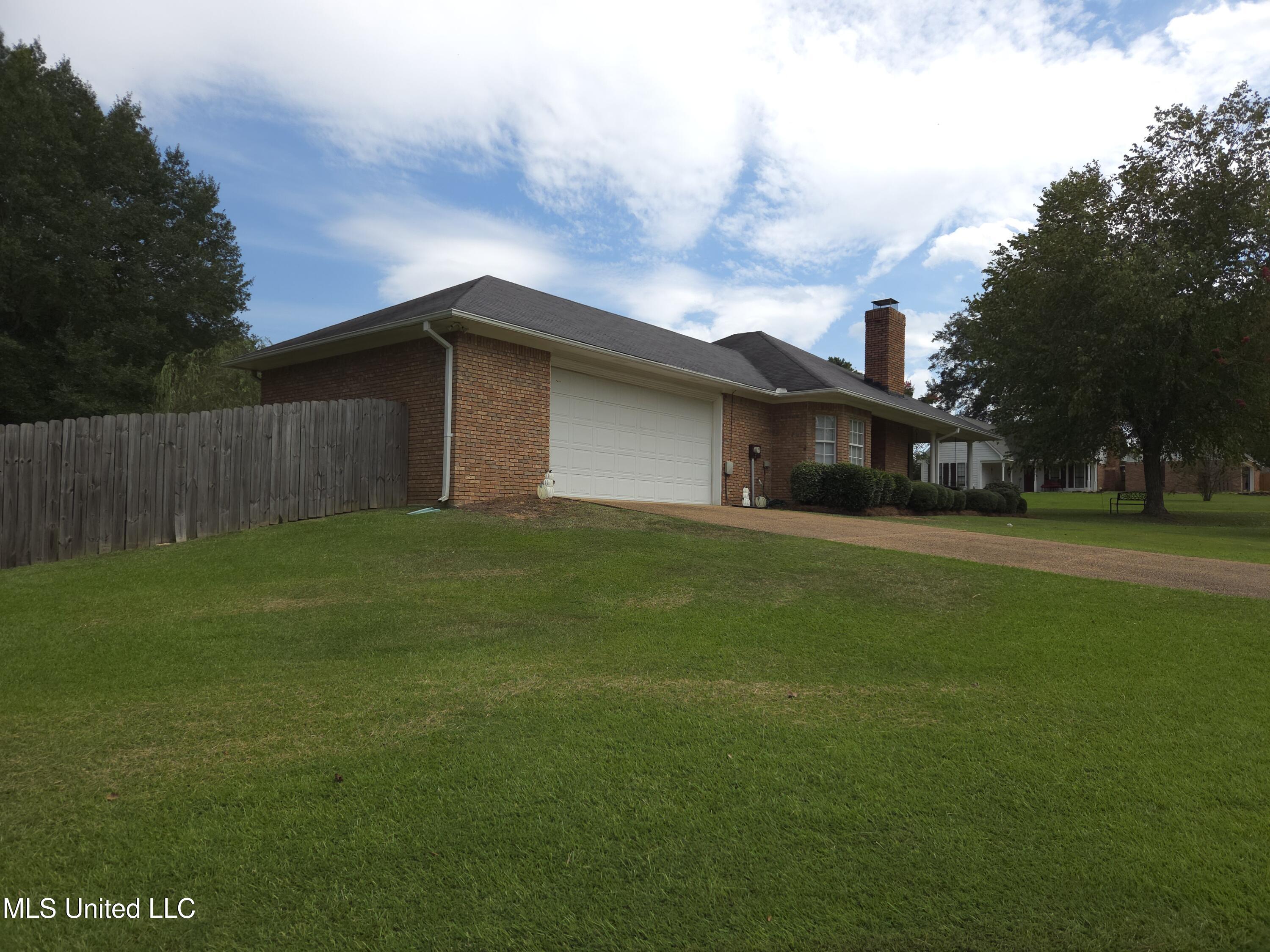 550 Pecan Boulevard Brandon, MS 39042 - Photo 6 of 30 20250827_141755