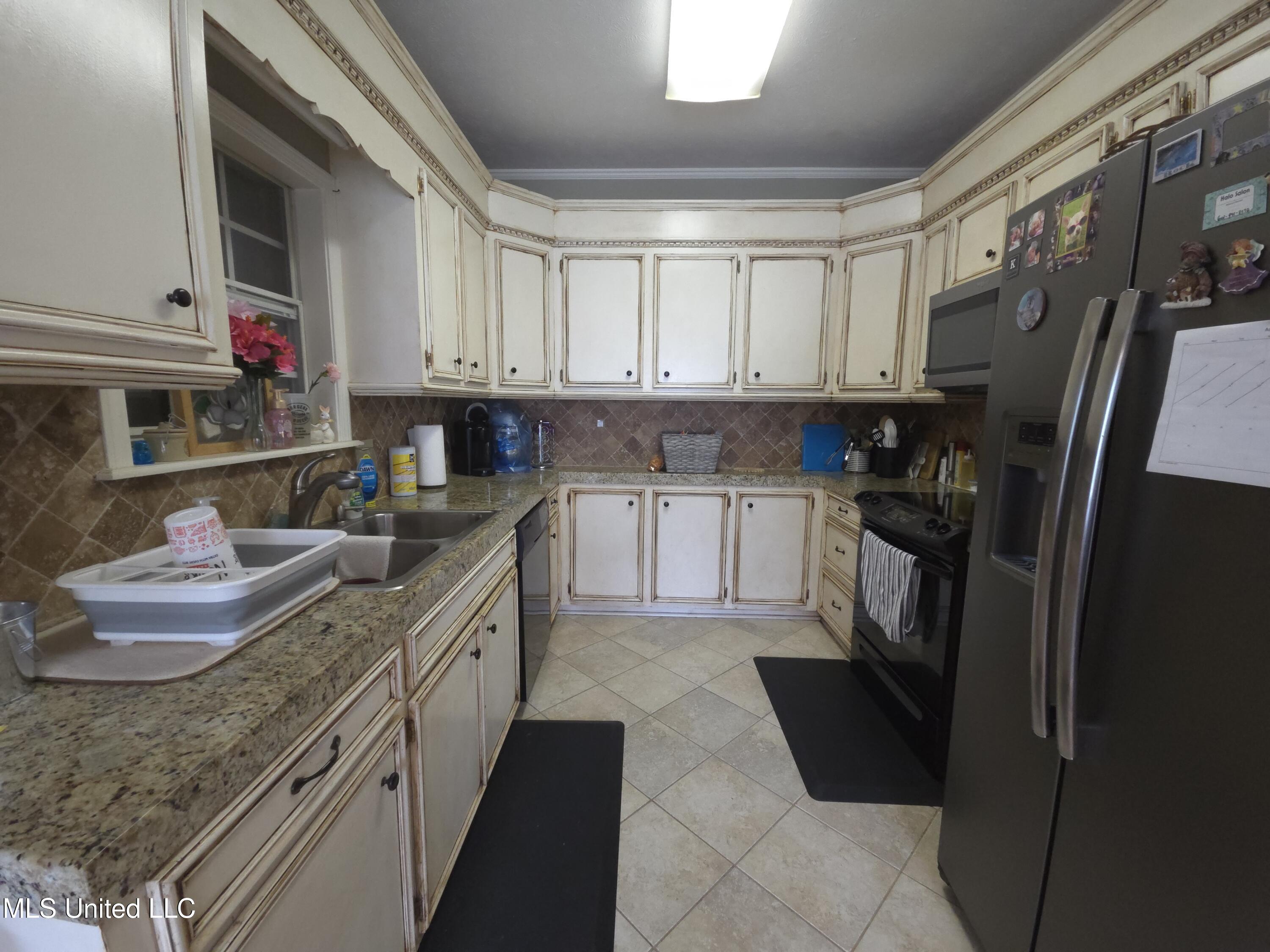 550 Pecan Boulevard Brandon, MS 39042 - Photo 8 of 30 20250814_144107