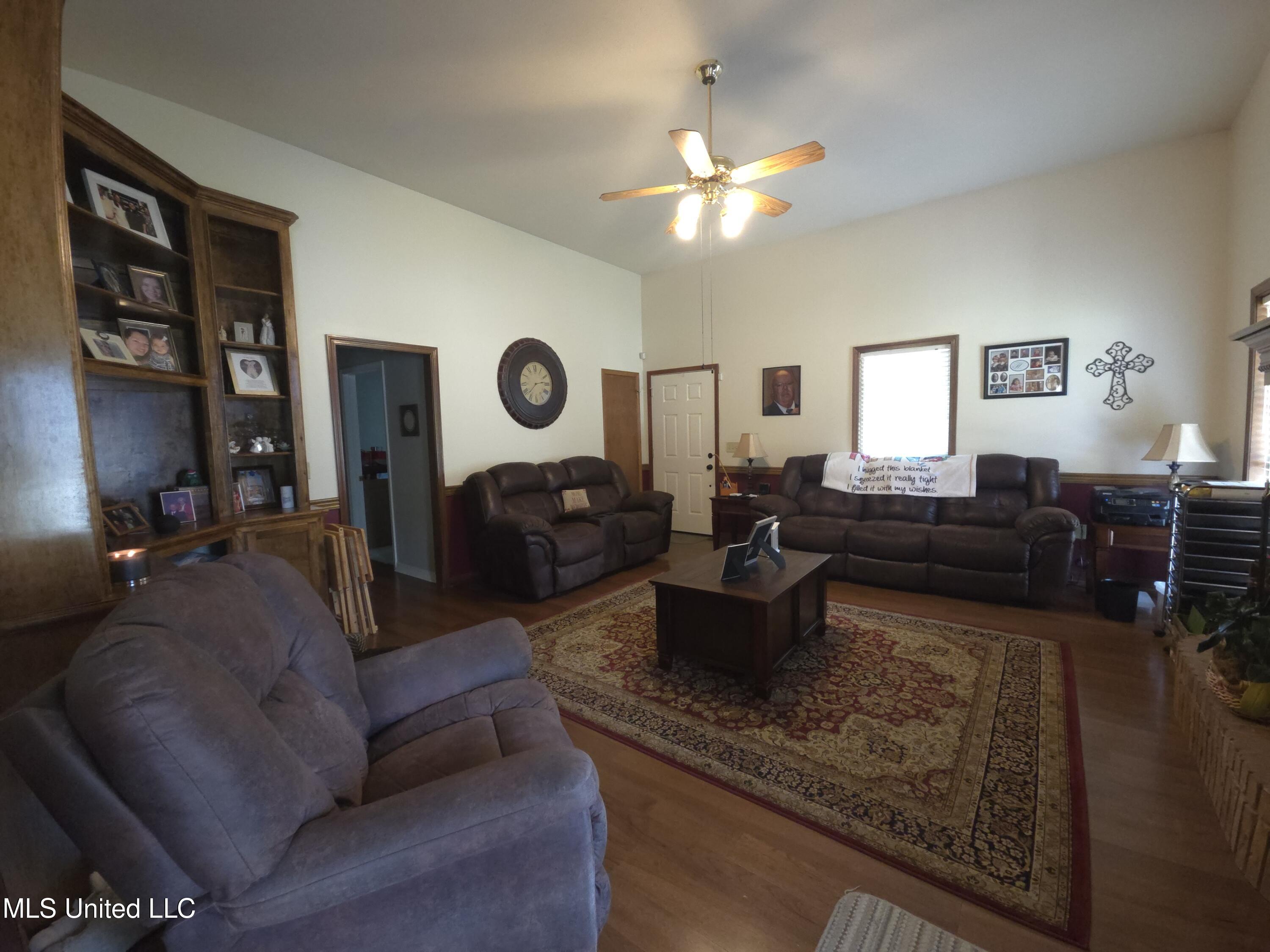 550 Pecan Boulevard Brandon, MS 39042 - Photo 10 of 30 20250814_143931