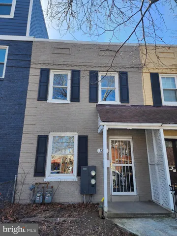 $3,900 | 122 O Street Southwest, Washington, DC 20024