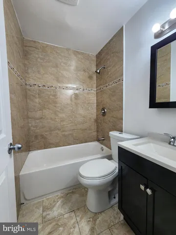 $3,900 | 122 O Street Southwest, Washington, DC 20024