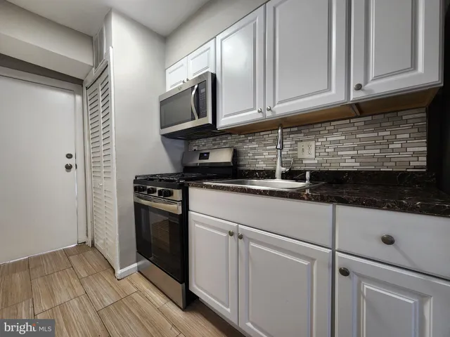 $3,900 | 122 O Street Southwest, Washington, DC 20024