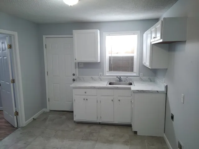 $999 | 881 North Claybrook Street, Memphis, TN 38107