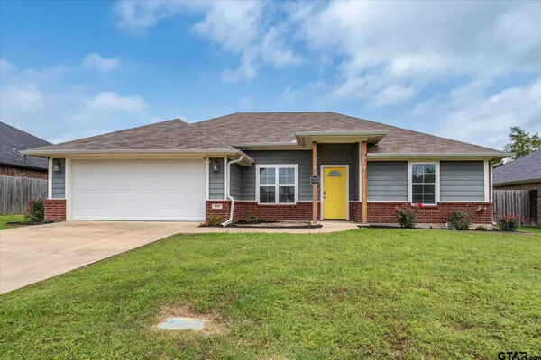 $245,000 | 415 Harrell Drive, Chandler, TX 75758