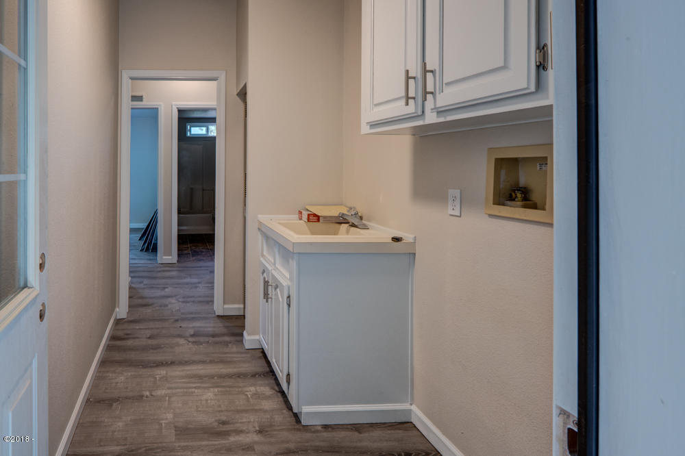 860 Northeast Wagon Road Toledo, OR 97391 - Photo 20 of 24 Utility room.