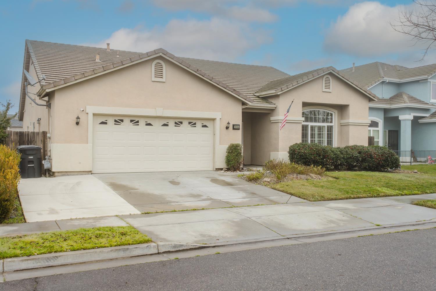 a view of garage yard and front view of a house
