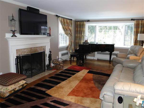 18 Sprague Road Wellesley, MA 02481 - Photo 4 of 11