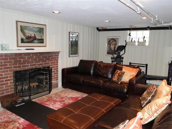 18 Sprague Road Wellesley, MA 02481 - Photo 8 of 11