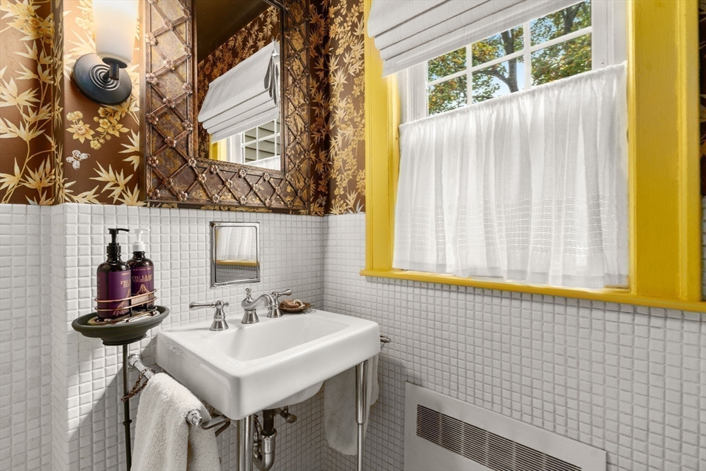 225 Howard Street Melrose, MA 02176 - Photo 14 of 32