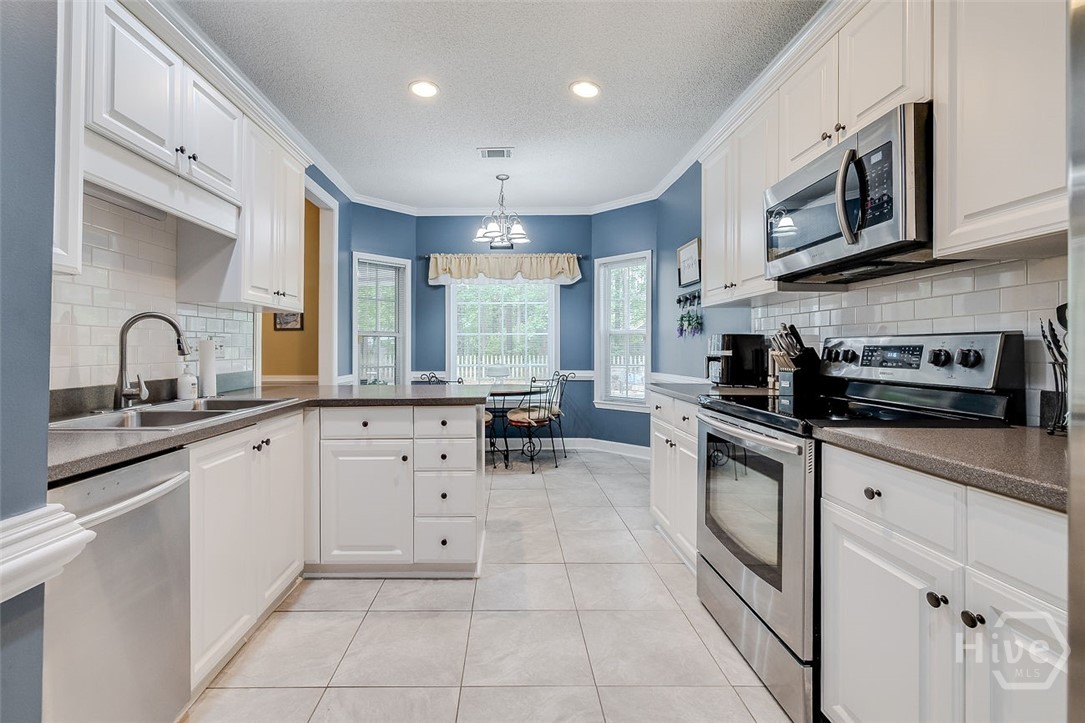 111 Golden Gate Drive Pooler, GA 31322 - Photo 14 of 47 Kitchen