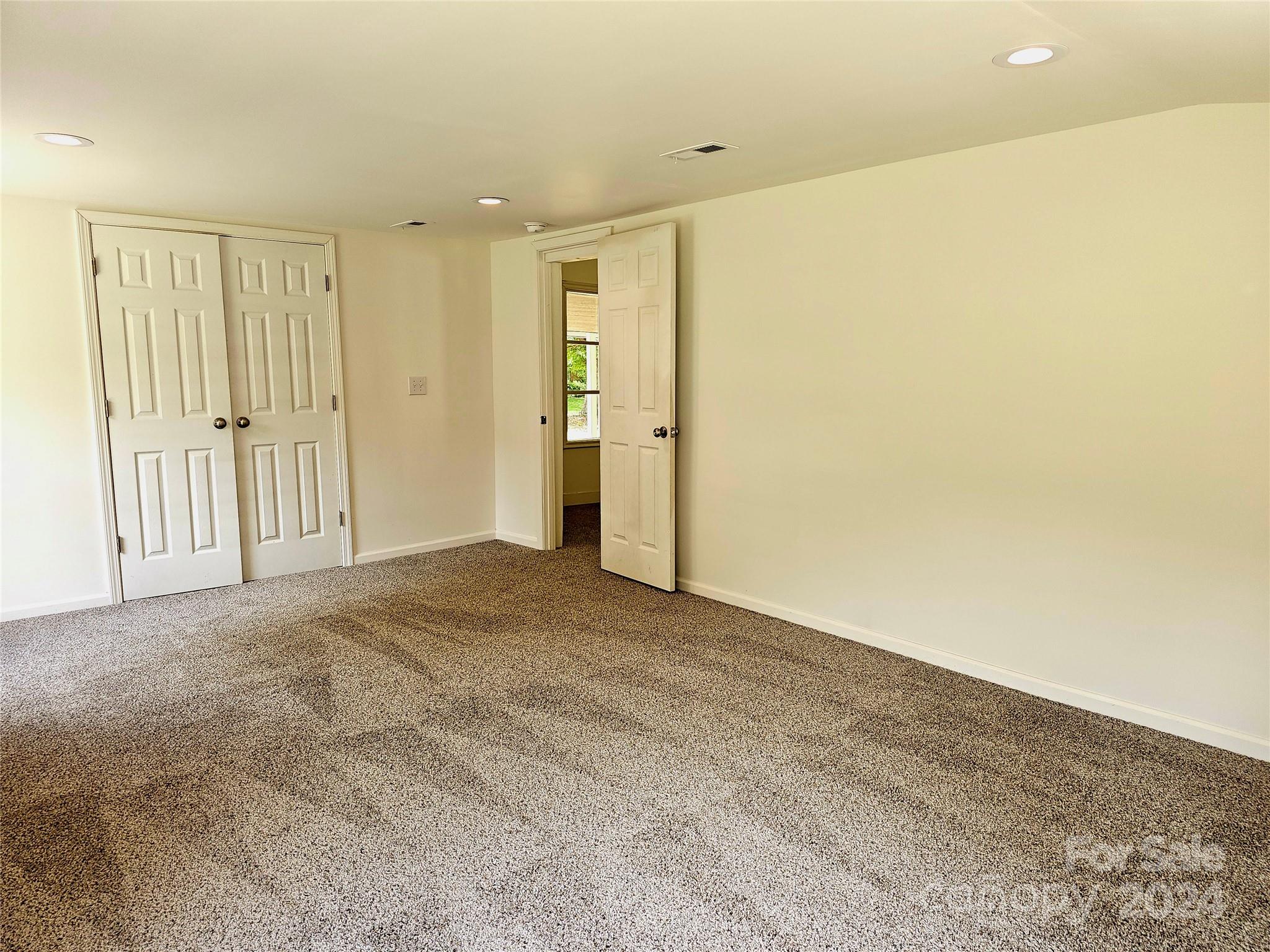346 Cape Hickory Road Hickory, NC 28601 - Photo 11 of 26 Gallery Image 11