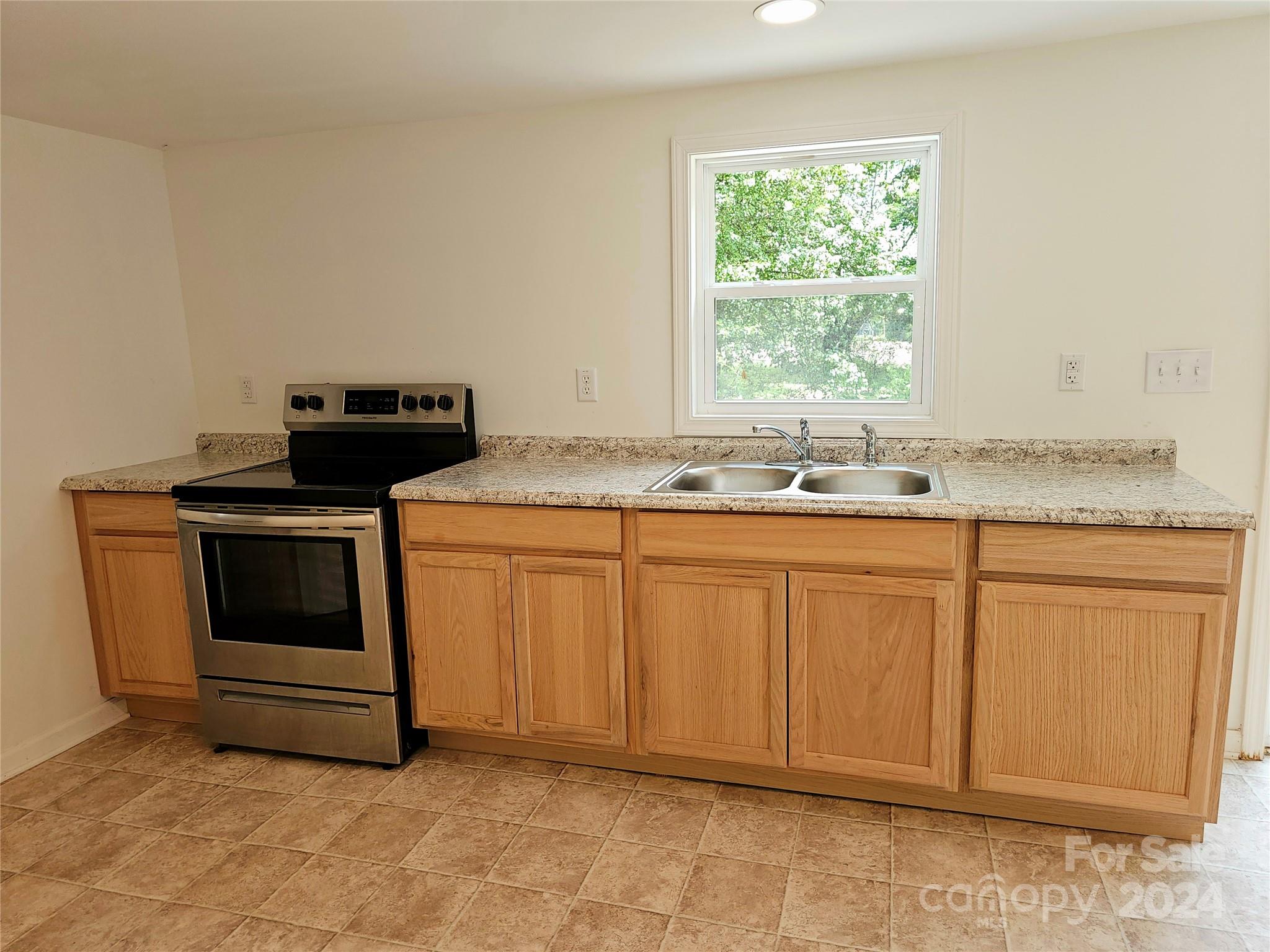 346 Cape Hickory Road Hickory, NC 28601 - Photo 13 of 26 Gallery Image 13