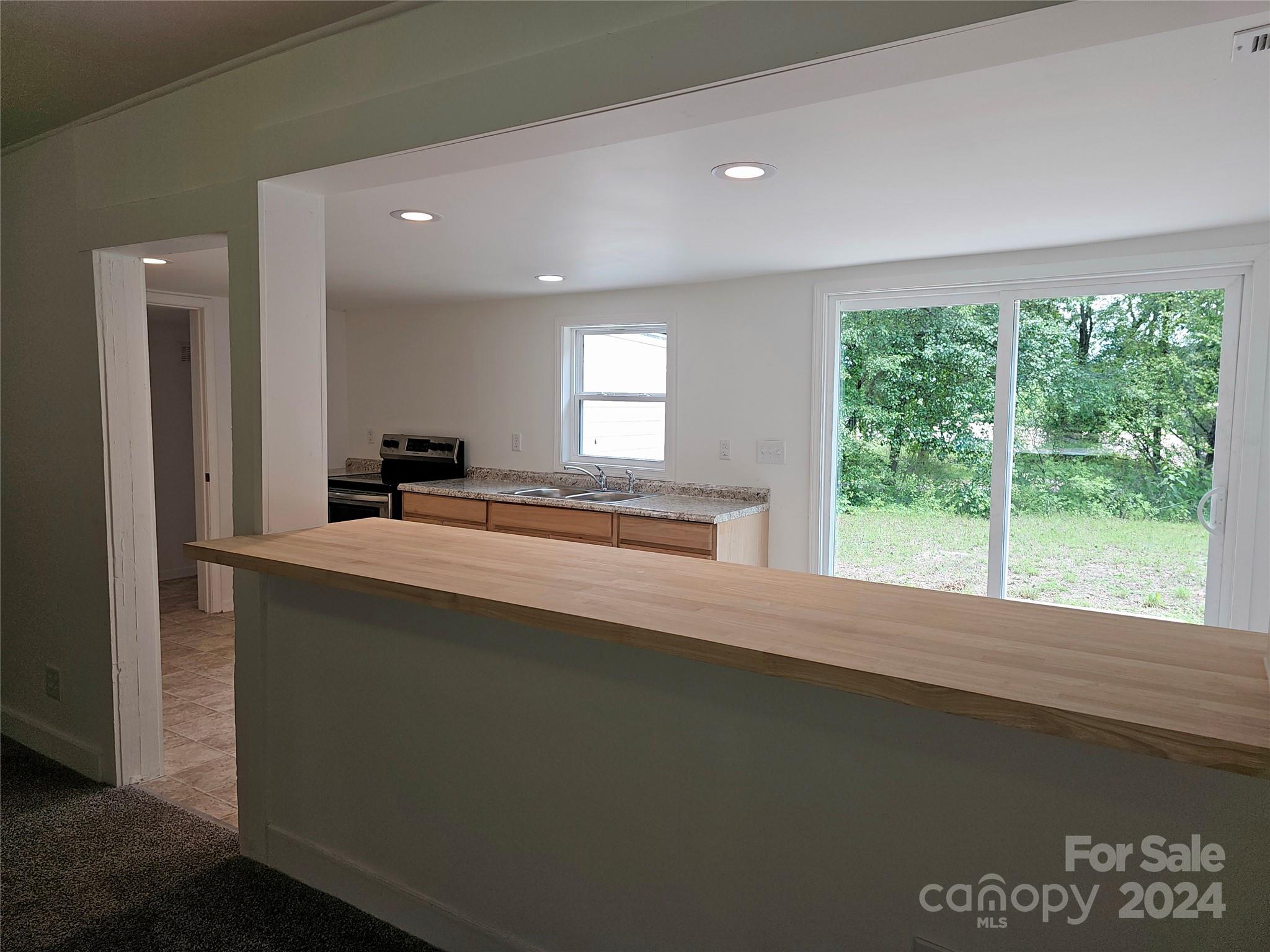 346 Cape Hickory Road Hickory, NC 28601 - Photo 14 of 26 Gallery Image 14
