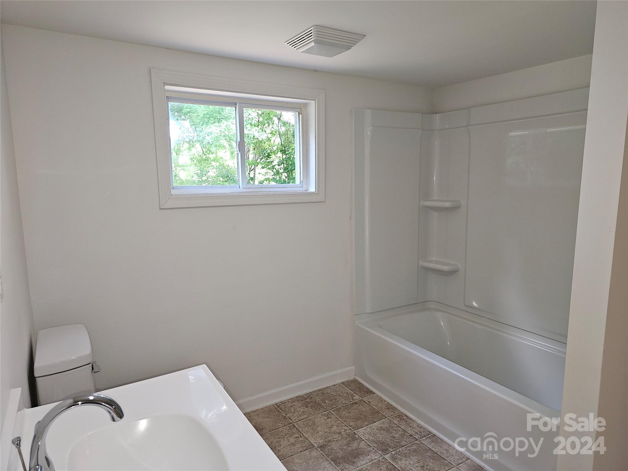 346 Cape Hickory Road Hickory, NC 28601 - Photo 21 of 26 Gallery Image 21