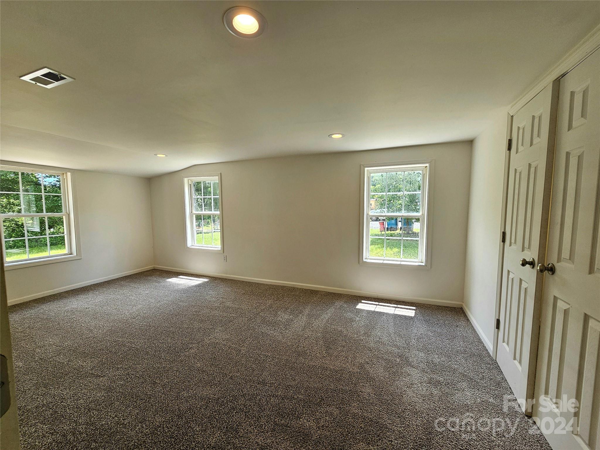346 Cape Hickory Road Hickory, NC 28601 - Photo 5 of 26 Gallery Image 5