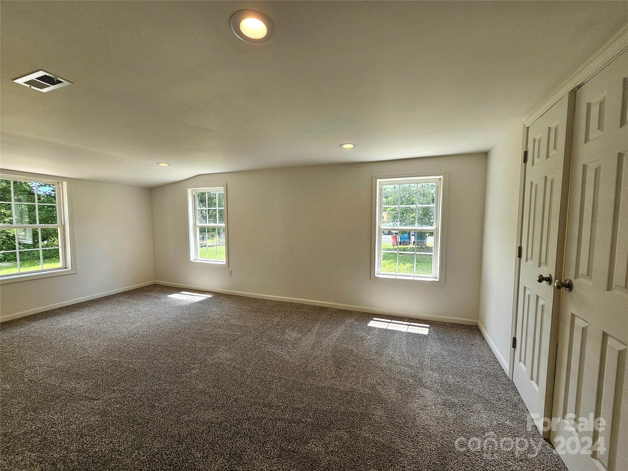 346 Cape Hickory Road Hickory, NC 28601 - Photo 6 of 26 Gallery Image 6